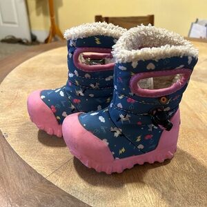Baby/toddler bogs size 4